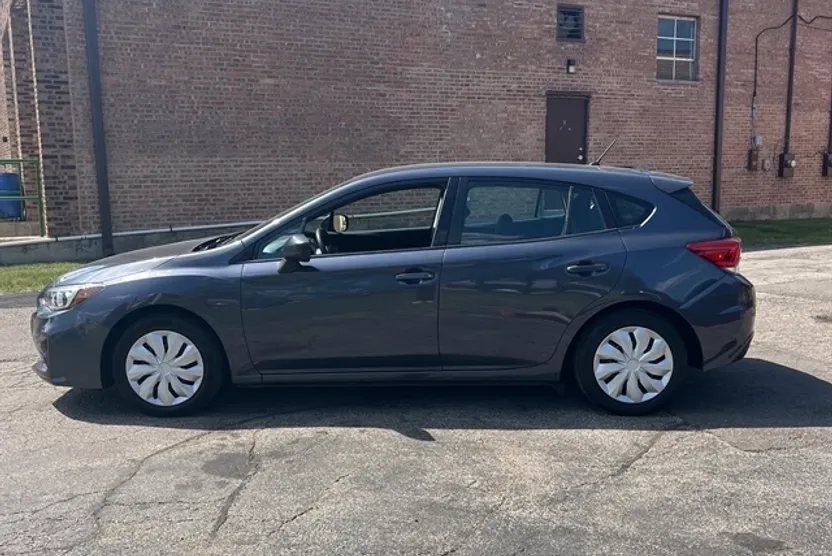 2017 Subaru Impreza 2.0i photo 1