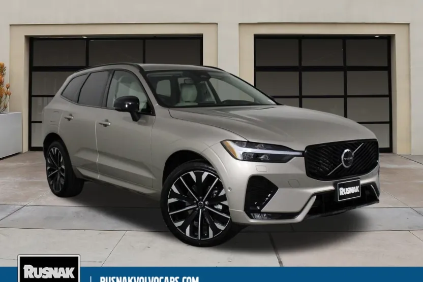 2026 Volvo XC60 B5 photo 1