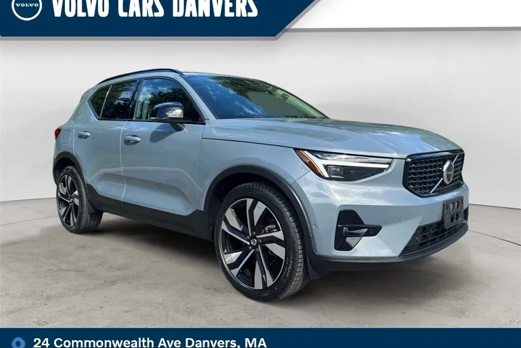 2023 Volvo XC40 Ultimate photo 1