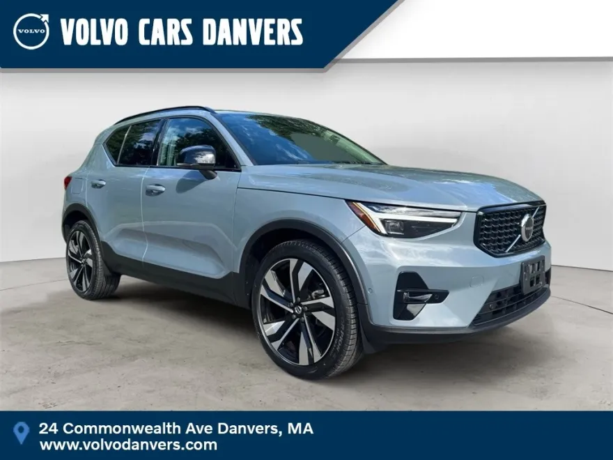 2023 Volvo XC40 Ultimate photo 1