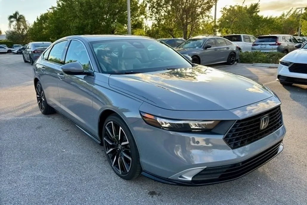 2025 Honda Accord Hybrid Touring photo 1