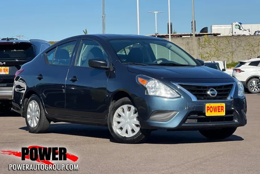2017 Nissan Versa 1.6 S photo 1