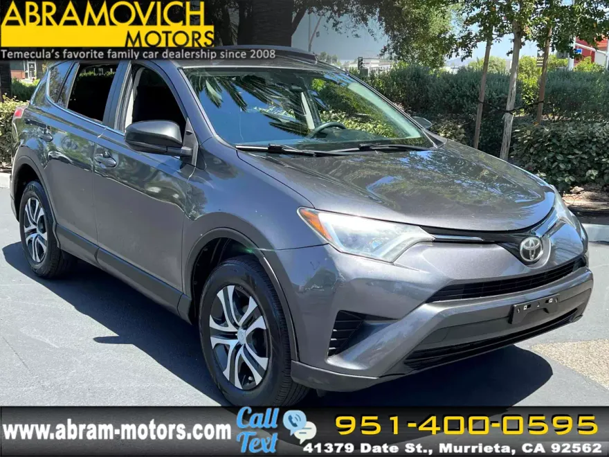 2017 Toyota RAV4 LE photo 1