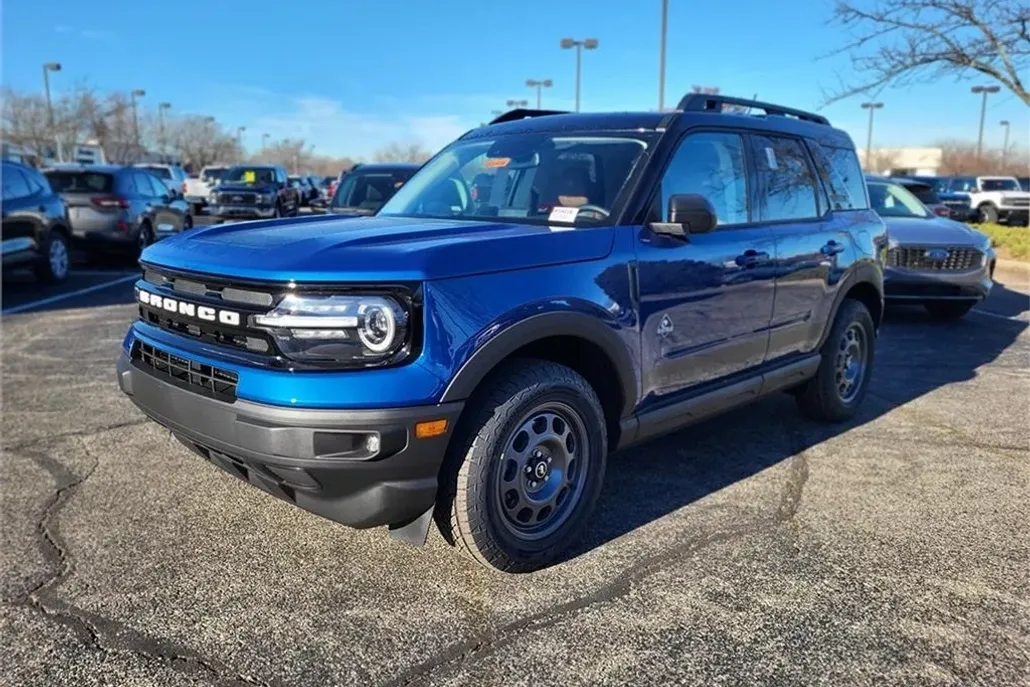 2024 Ford Bronco Sport Outer Banks photo 1