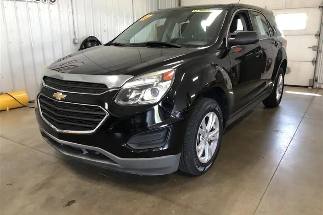 2017 Chevrolet Equinox LS photo 1