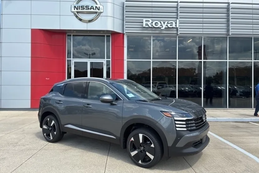2025 Nissan Kicks SR photo 1