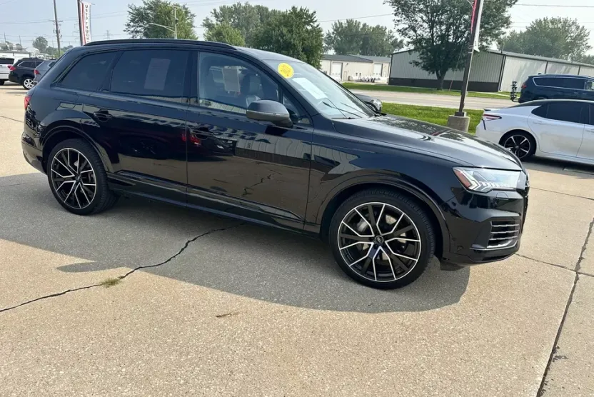 2021 Audi Q7 Prestige photo 1