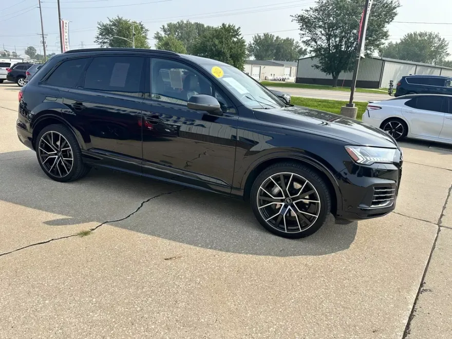 2021 Audi Q7 Prestige photo 1