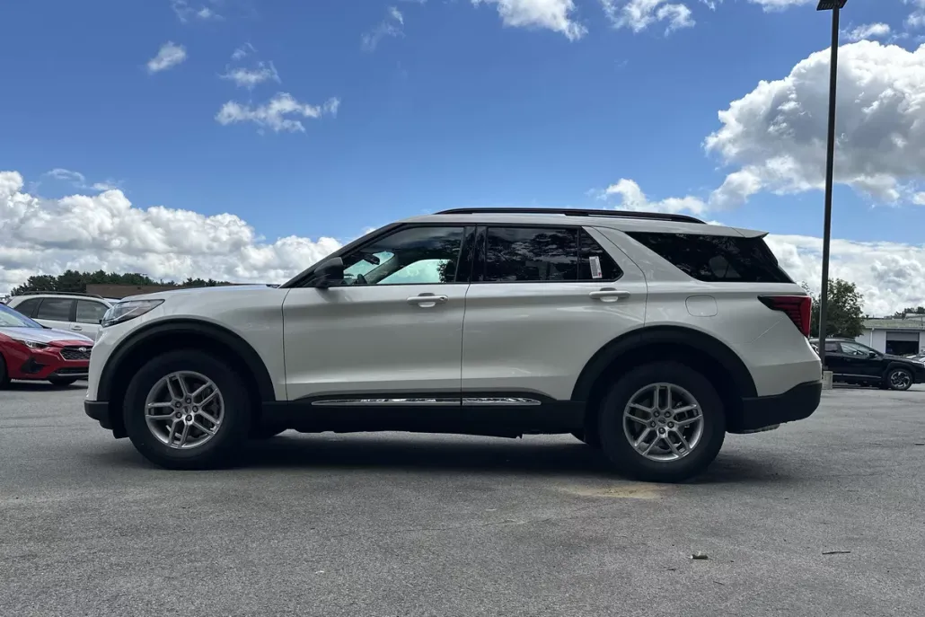 2025 Ford Explorer photo 1