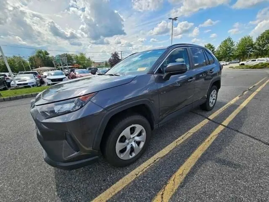 2021 Toyota RAV4 LE photo 1
