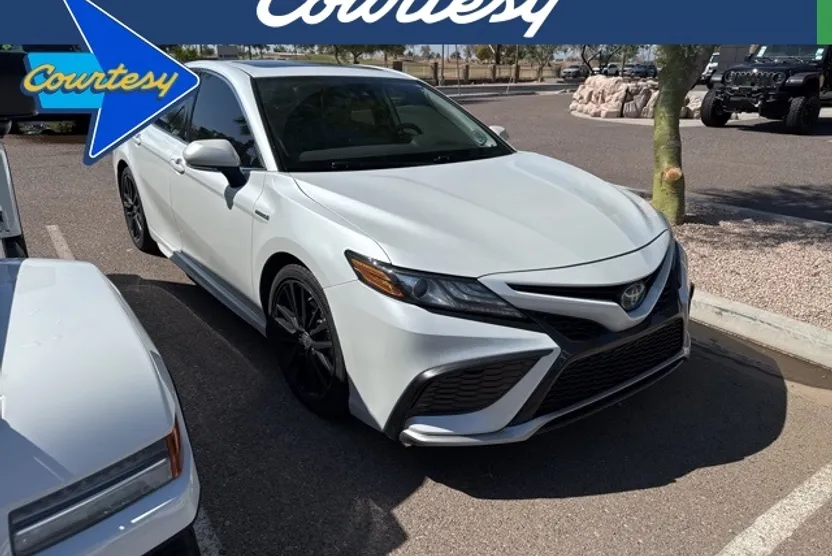 2021 Toyota Camry Hybrid XSE photo 1