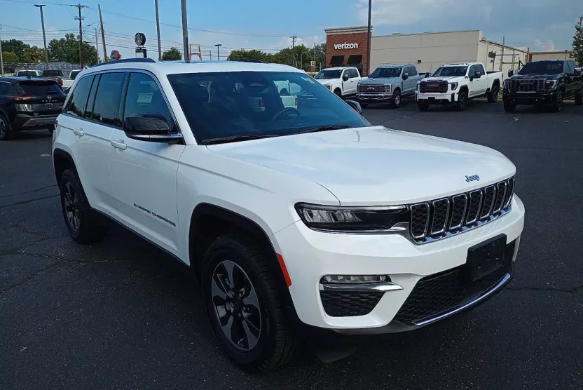 2024 Jeep Cherokee Limited 4xe photo 1