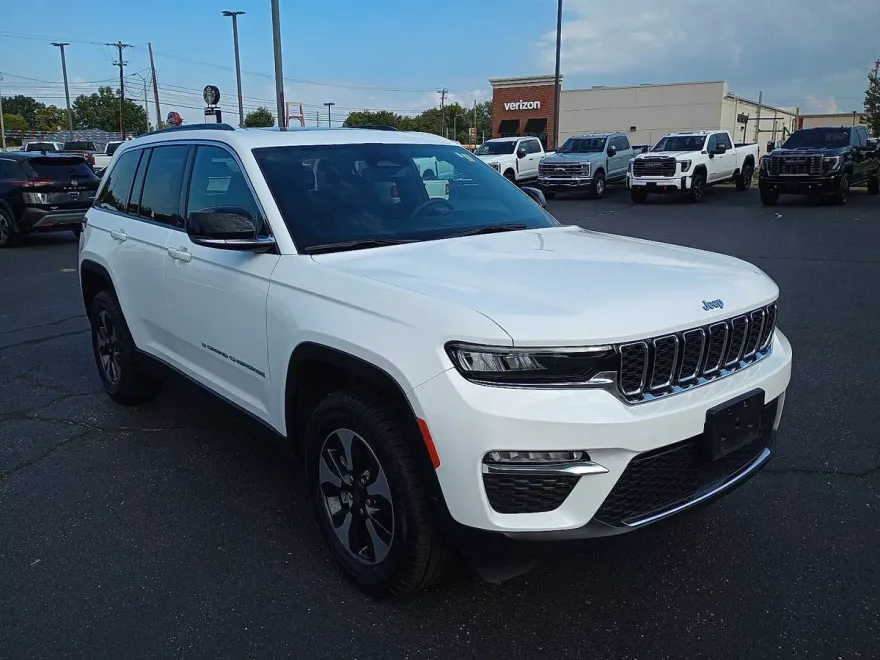 2024 Jeep Cherokee Limited 4xe photo 1