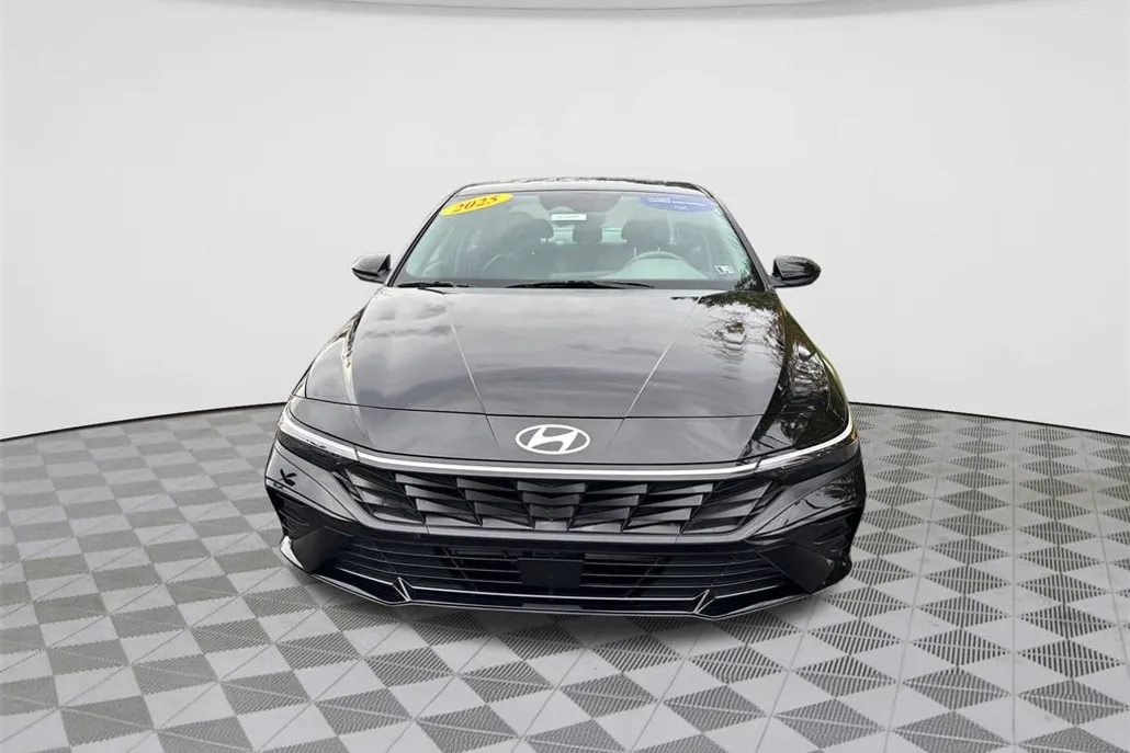 2025 Hyundai Elantra SEL Convenience photo 1