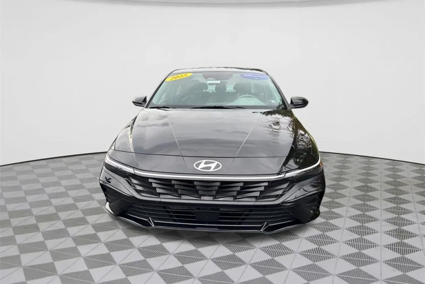 2025 Hyundai Elantra SEL Convenience photo 1