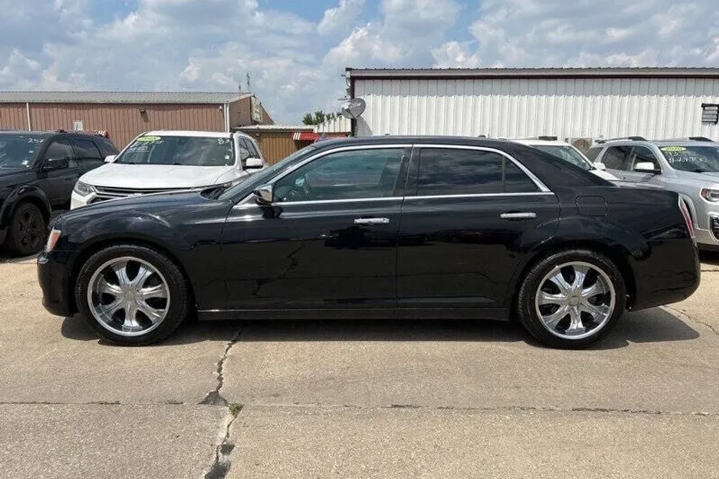 2013 Chrysler 300 C photo 1