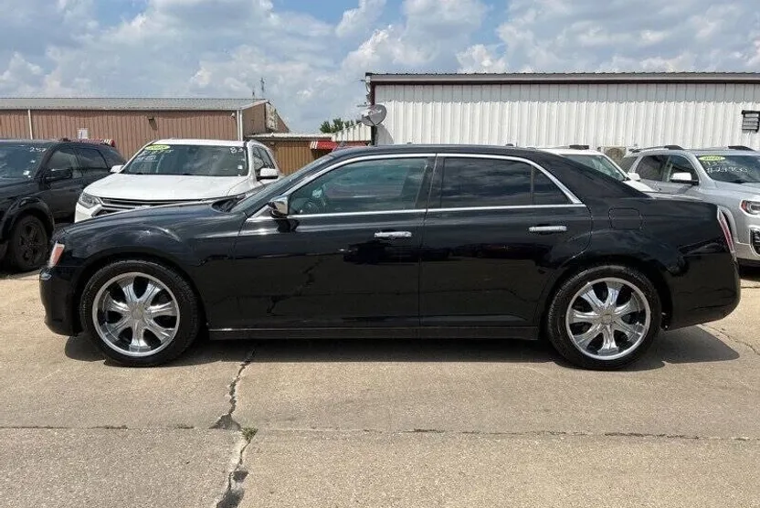2013 Chrysler 300 C photo 1