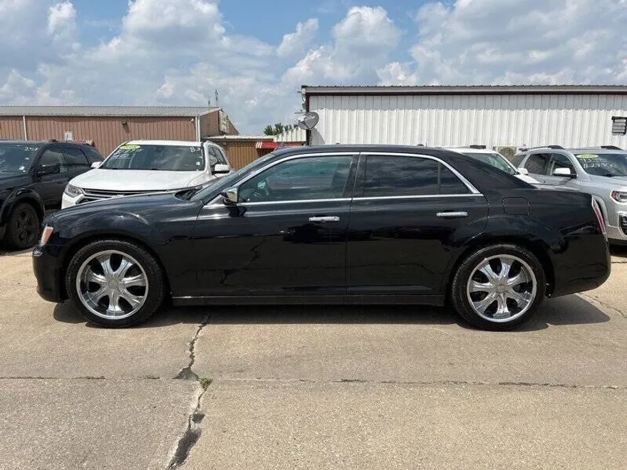 2013 Chrysler 300 C photo 1