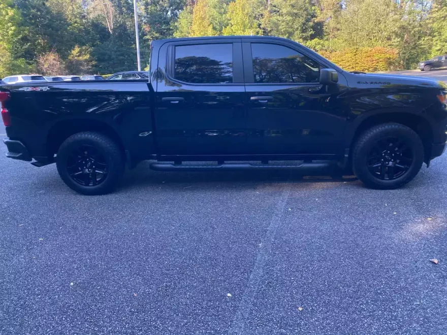 2024 Chevrolet Silverado 1500 Custom photo 1