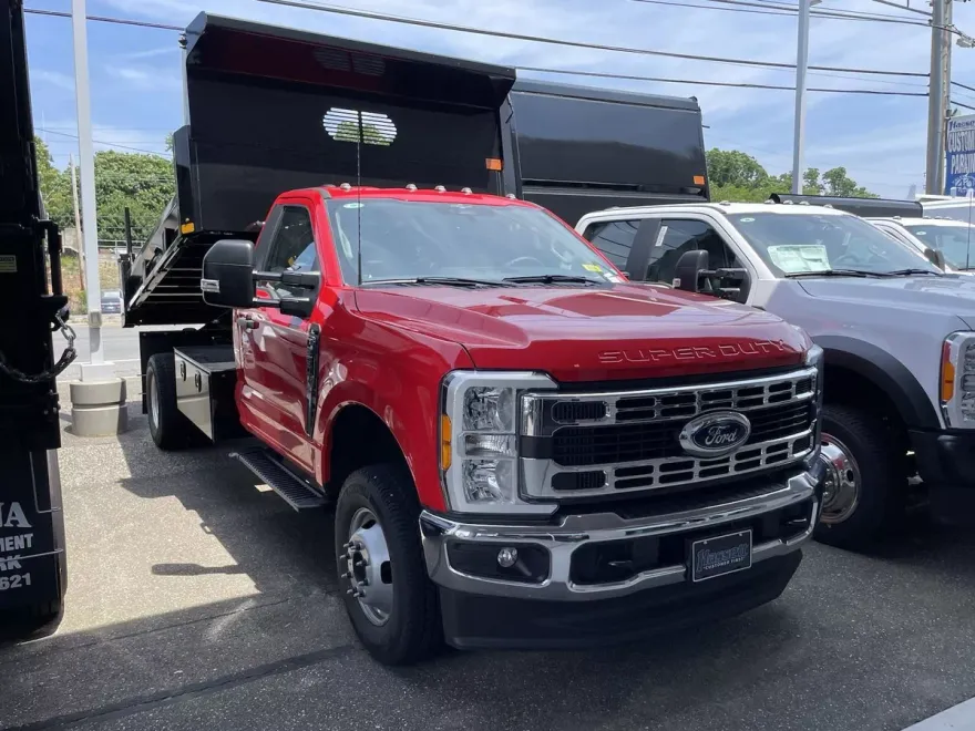 2023 Ford F-350 XL photo 1