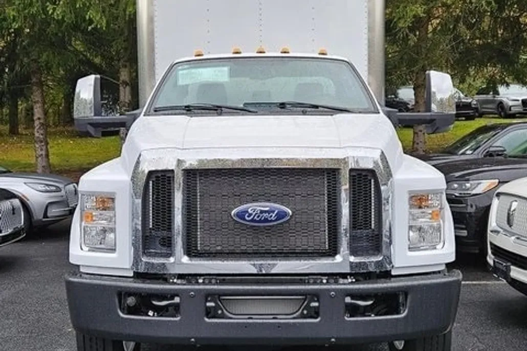 2024 Ford F-650 Base photo 1
