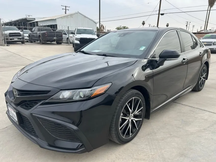 2023 Toyota Camry SE photo 1