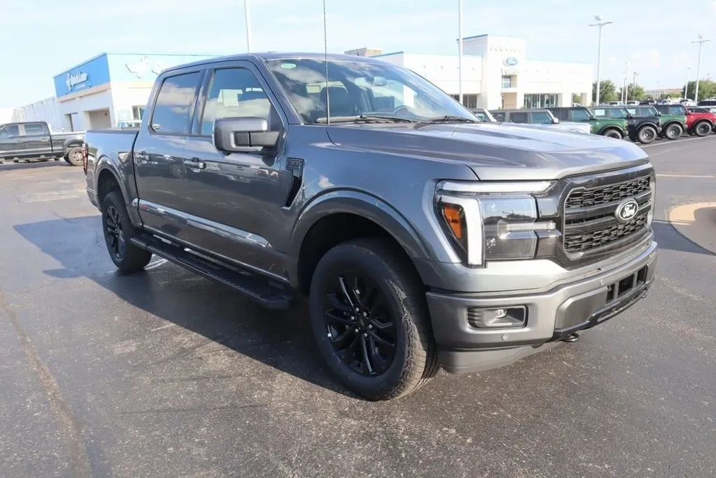 2025 Ford F-150 Lariat photo 1