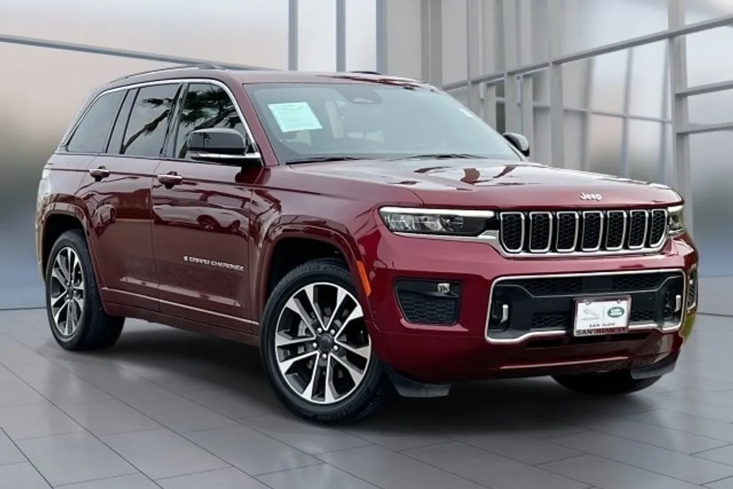 2023 Jeep Grand Cherokee Overland photo 1