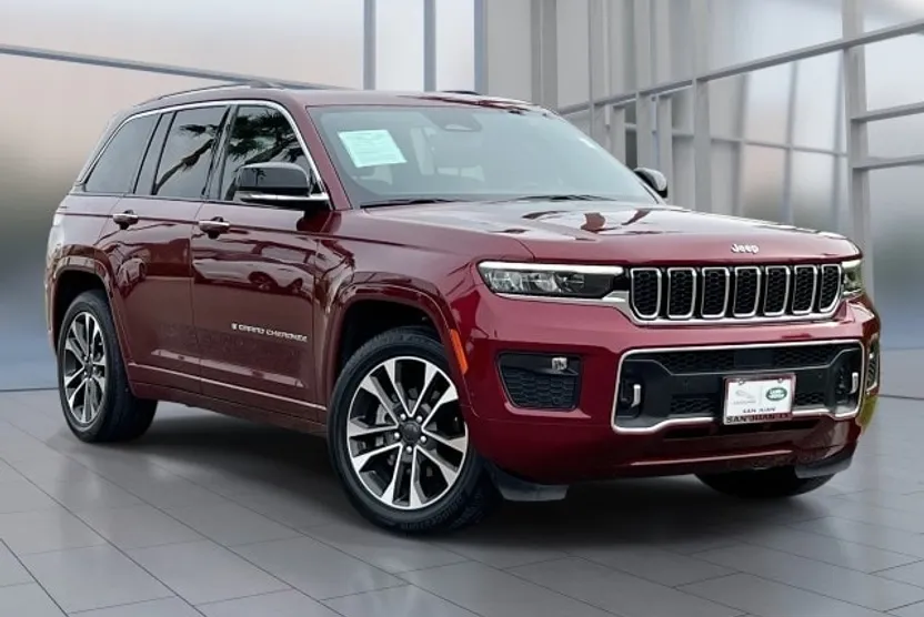 2023 Jeep Grand Cherokee Overland photo 1