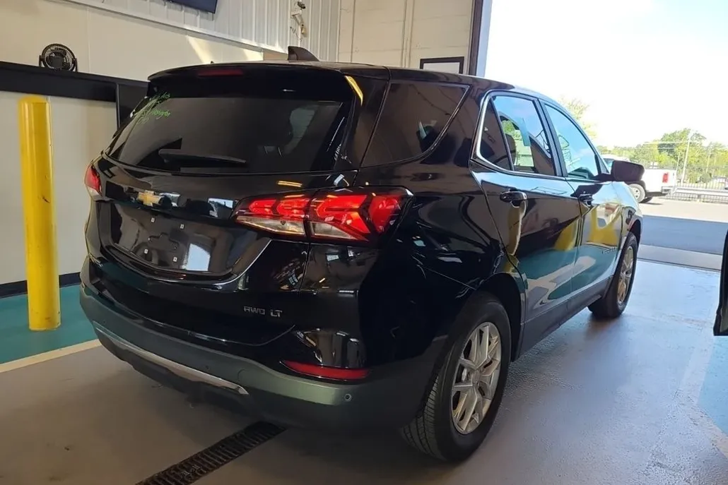 2024 Chevrolet Equinox LT photo 1