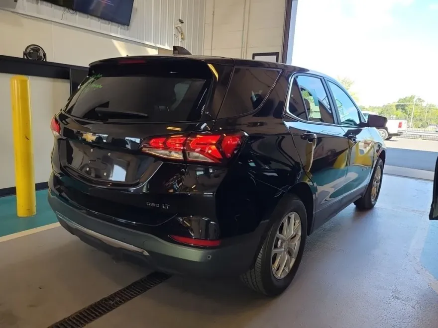 2024 Chevrolet Equinox LT photo 1