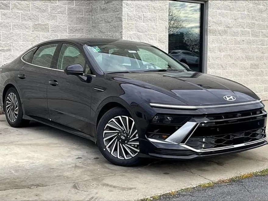 2025 Hyundai Sonata Hybrid Limited photo 1