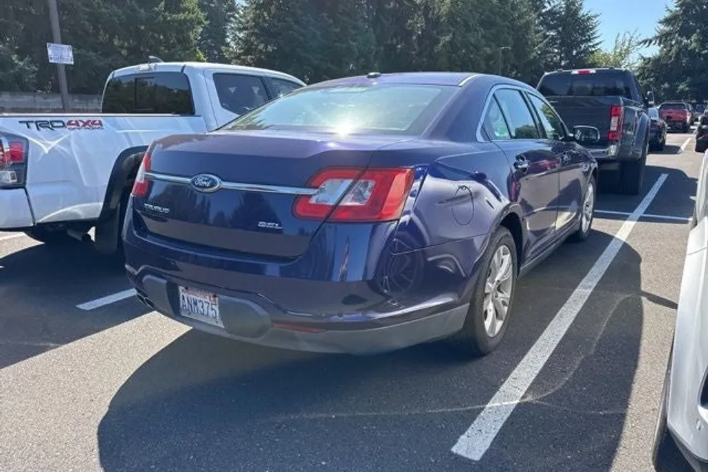 2011 Ford Taurus SEL photo 1
