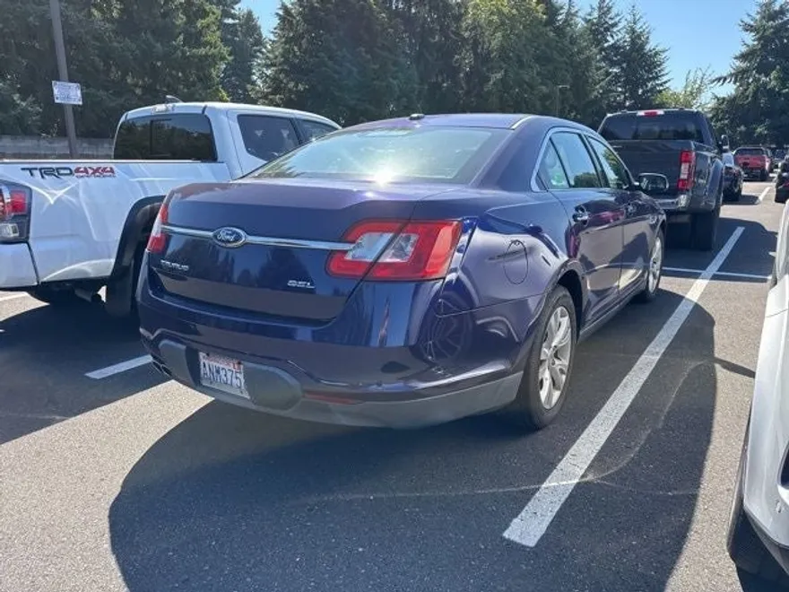 2011 Ford Taurus SEL photo 1
