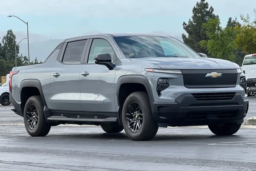 2025 Chevrolet Silverado EV Work Truck photo 1