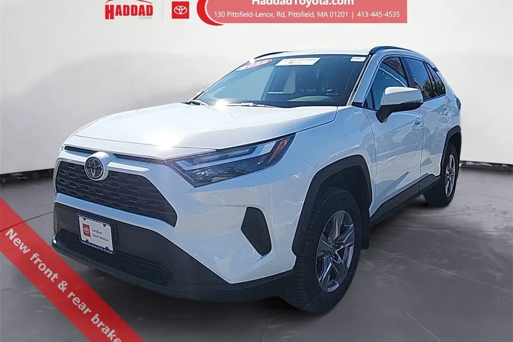 2022 Toyota RAV4 XLE photo 1