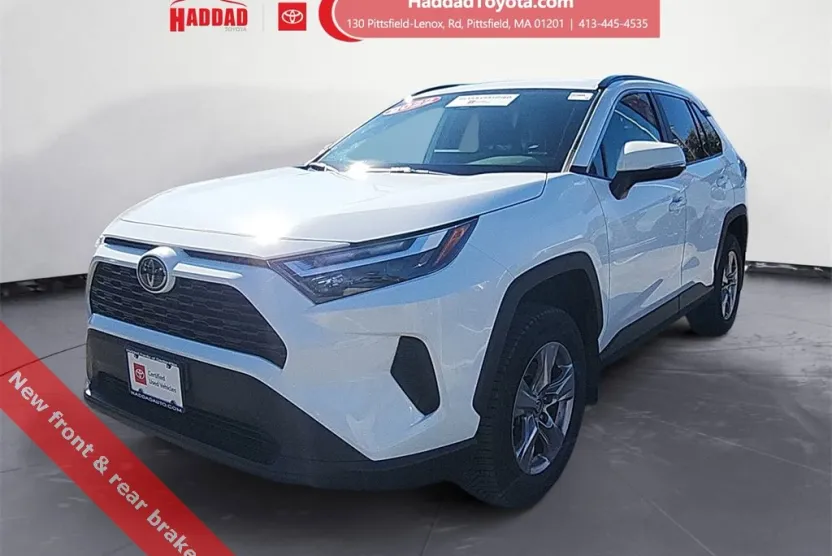 2022 Toyota RAV4 XLE photo 1