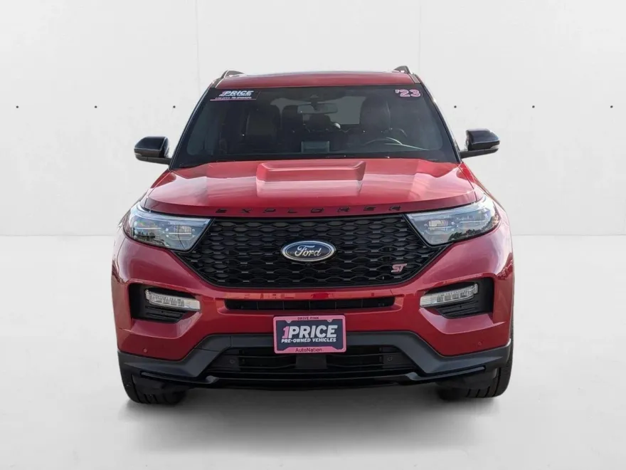 2023 Ford Explorer ST photo 1