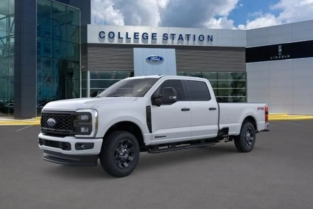 2025 Ford F-350 photo 1