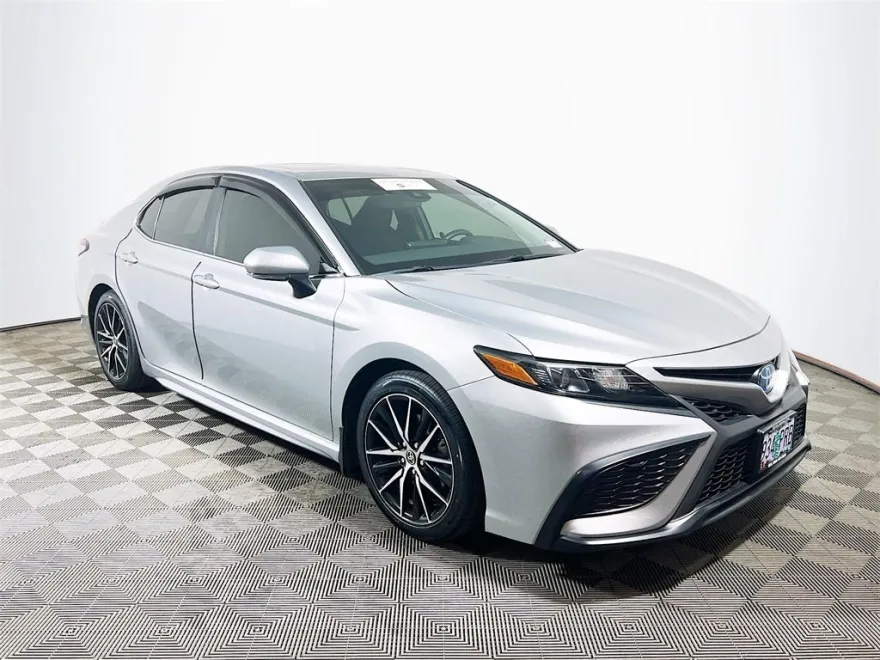 2023 Toyota Camry Hybrid SE photo 1