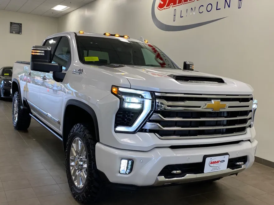 2025 Chevrolet Silverado 2500HD High Country photo 1