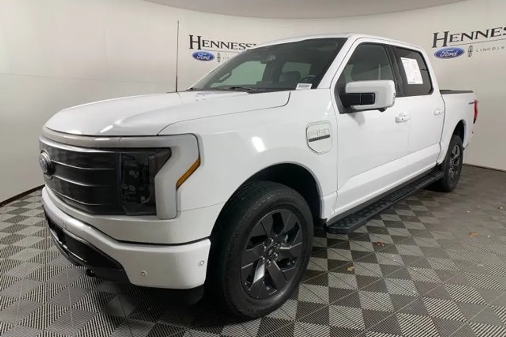 2023 Ford F-150 Lightning Lariat photo 1