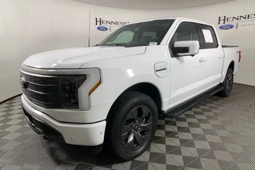 2023 Ford F-150 Lightning Lariat photo 1