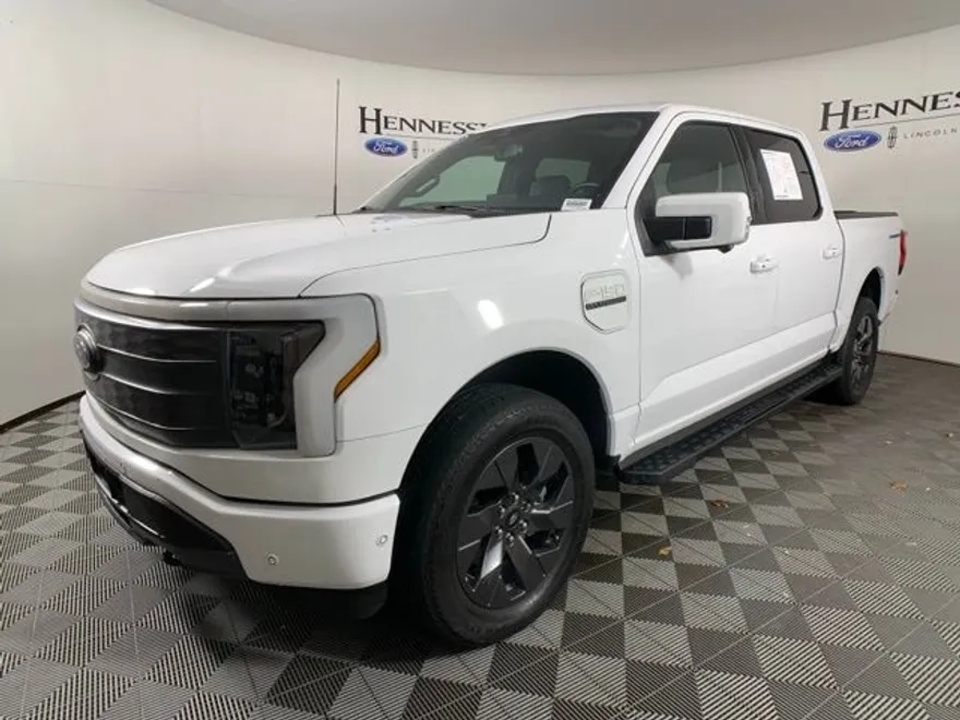 2023 Ford F-150 Lightning Lariat photo 1