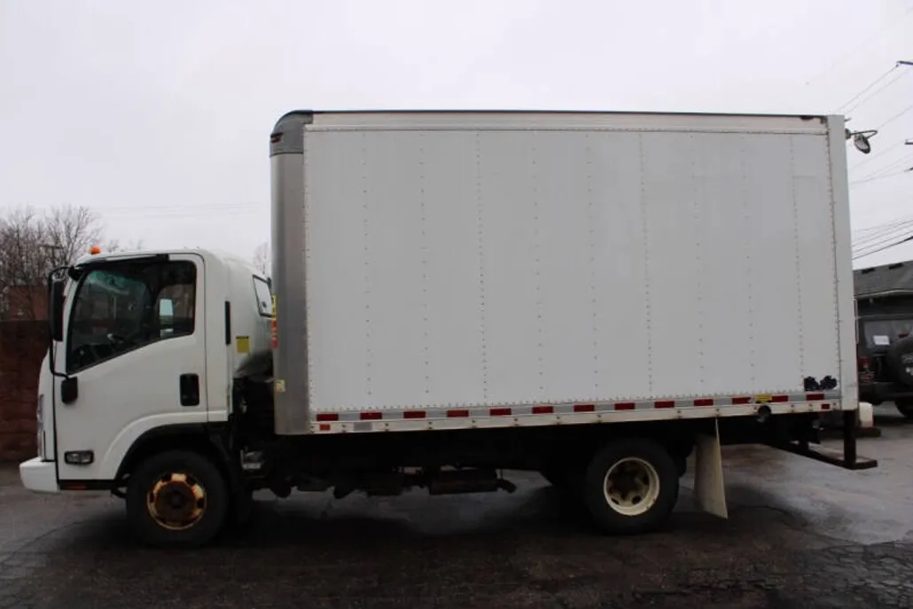 2015 Isuzu NPR photo 1