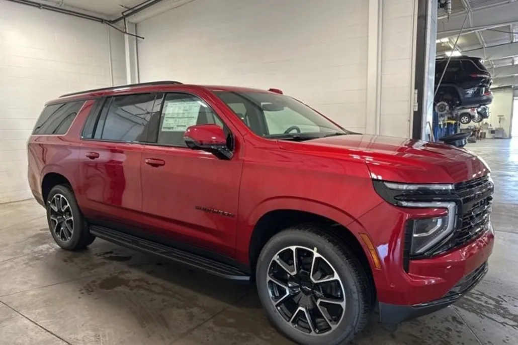 2025 Chevrolet Suburban RST photo 1