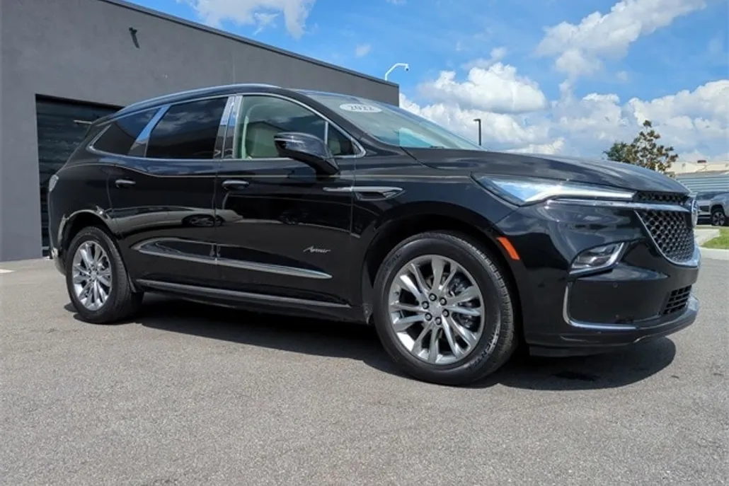 2022 Buick Enclave Avenir photo 1