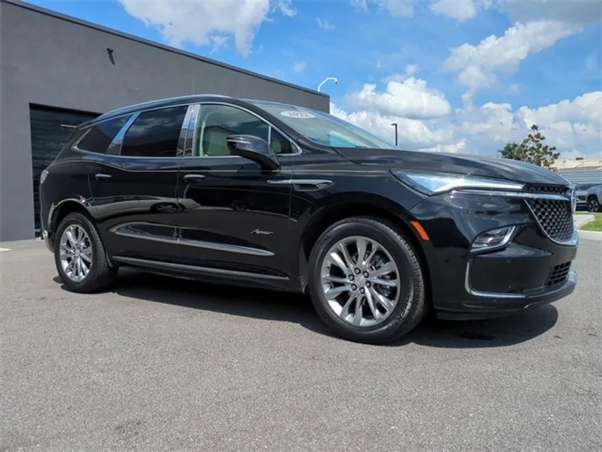 2022 Buick Enclave Avenir photo 1