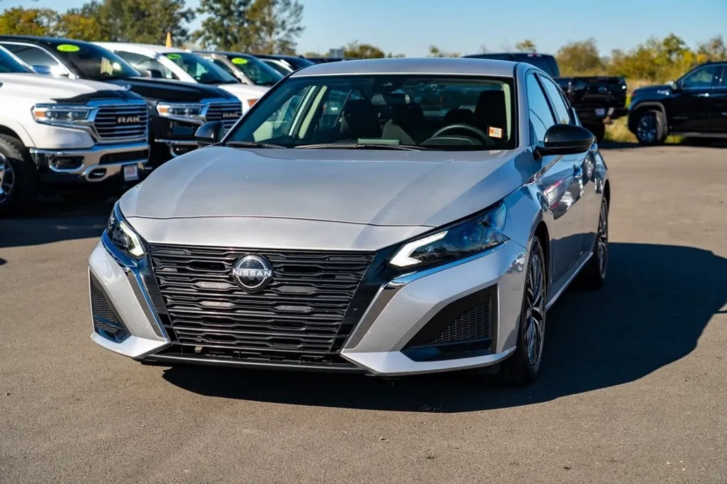 2024 Nissan Altima 2.5 SV photo 1