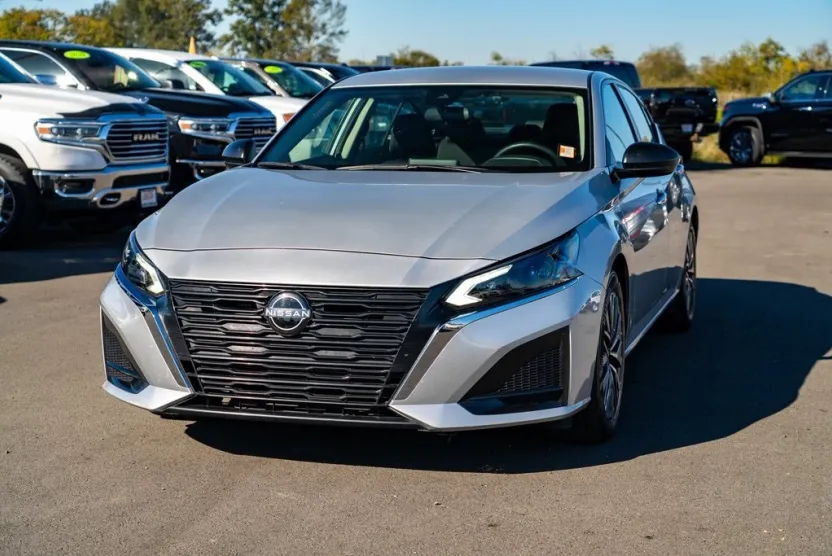 2024 Nissan Altima 2.5 SV photo 1